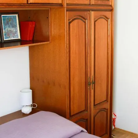 Dino Apartment Baska Voda